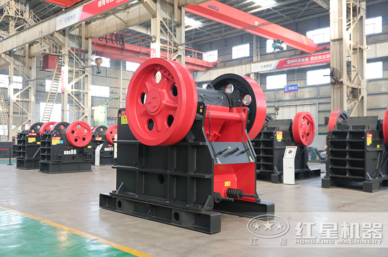 鄂式破碎機(jī)圖片 鄂式破碎機(jī)圖片