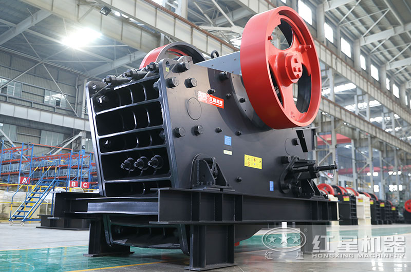 大型破碎石頭的機(jī)器叫什么？有哪些？附圖片