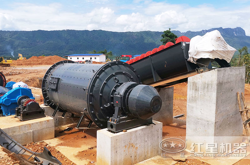 新型球磨機工作現(xiàn)場圖片 新型球磨機工作現(xiàn)場圖片