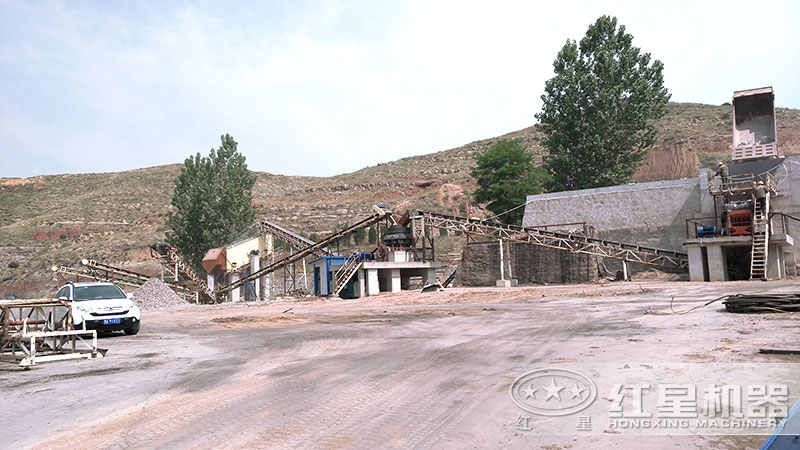 鄂破+圓錐破碎機作業(yè)現(xiàn)場