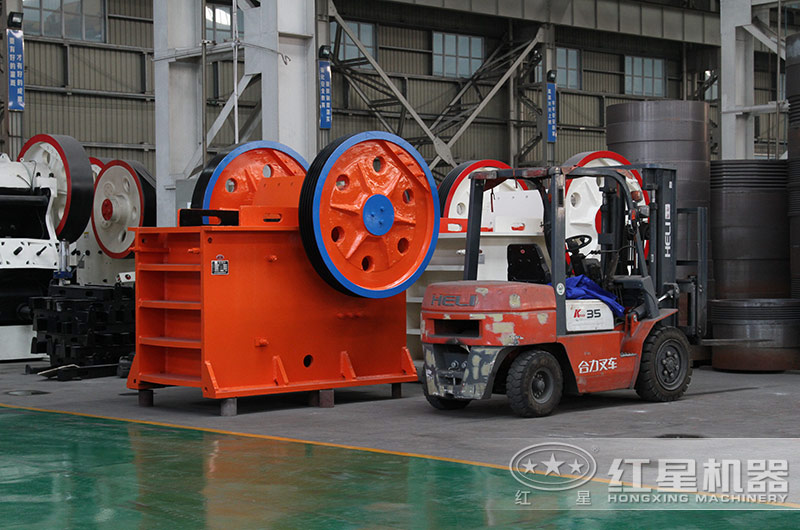 一個采石場投資一套大型鵝卵石破碎生產(chǎn)設(shè)備需要多少錢？