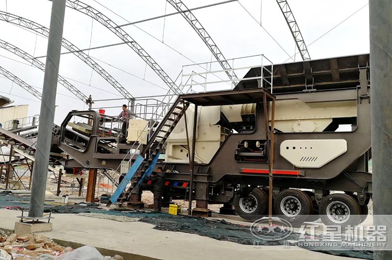 顎式移動(dòng)破碎站工作現(xiàn)場(chǎng)圖片 顎式移動(dòng)破碎站工作現(xiàn)場(chǎng)圖片