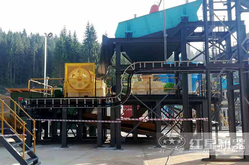 2PG1560對輥式破碎機(jī)處理煤塊現(xiàn)場