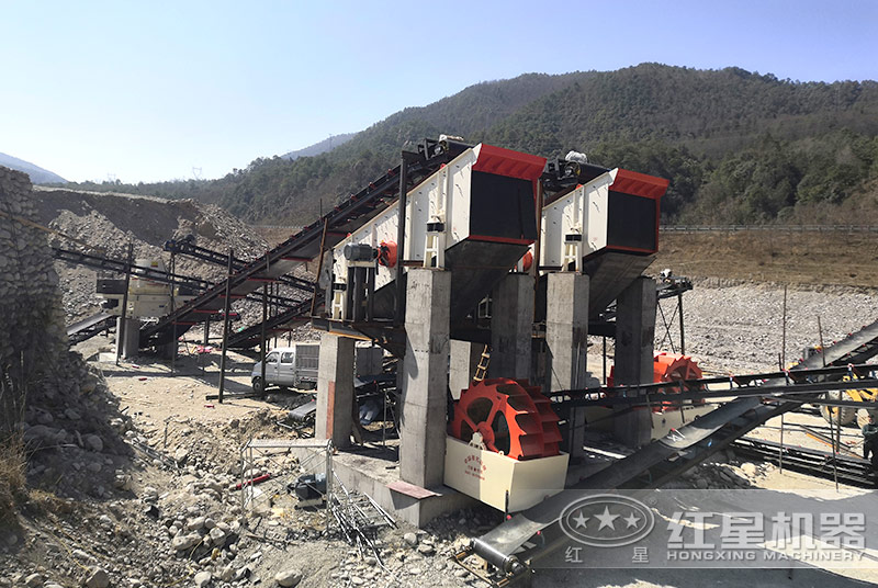 水洗砂現(xiàn)場(chǎng)配置雙輪斗洗砂機(jī) 水洗砂現(xiàn)場(chǎng)配置雙輪斗洗砂機(jī)