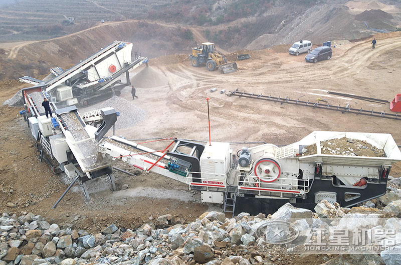 多臺移動破碎機組合生產(chǎn)