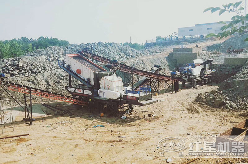 移動式破碎生產(chǎn)線現(xiàn)場圖片 移動式破碎生產(chǎn)線現(xiàn)場圖片