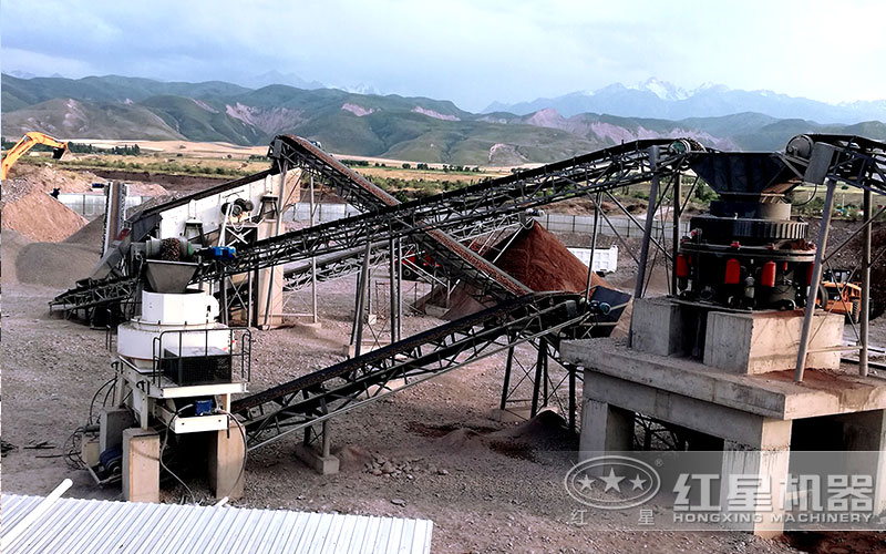 時產(chǎn)量200噸制砂生產(chǎn)現(xiàn)場 時產(chǎn)量200噸制砂生產(chǎn)現(xiàn)場