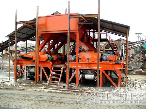 巖石對(duì)輥式破碎機(jī)客戶現(xiàn)場(chǎng)