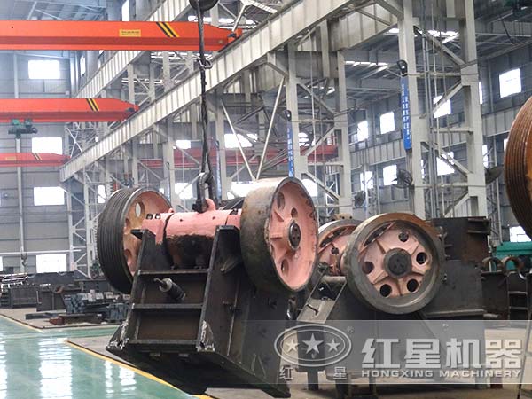 礦山破碎機設(shè)備生產(chǎn)車間