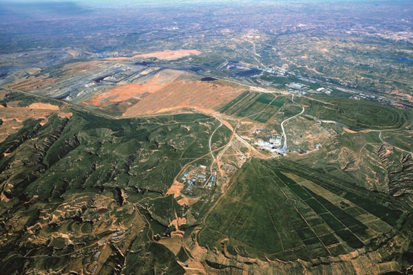 推動綠色礦山建設(shè)，紅星破碎機廠家鼎力相助