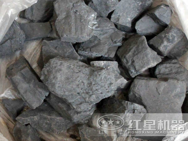 一臺(tái)用于破碎煤矸石的移動(dòng)粉碎機(jī)_70噸/小時(shí)，出料粒度20以下