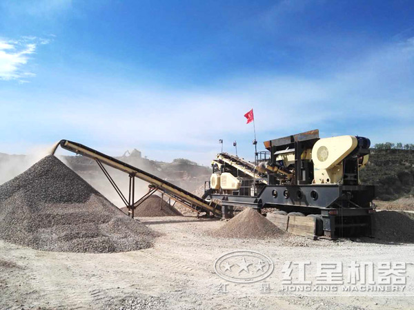 移動破碎篩分設(shè)備生產(chǎn)出大量優(yōu)質(zhì)砂石骨料