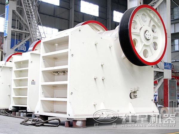 粉碎花崗巖選用750顎破機(jī)，效果不錯，性價比更高