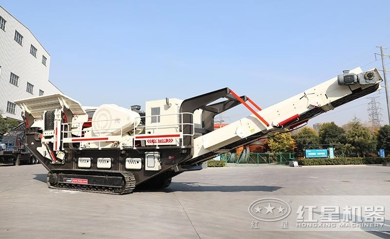 這部移動(dòng)履帶一體式破碎機(jī)，節(jié)能環(huán)保，產(chǎn)量高，用戶表示很滿意