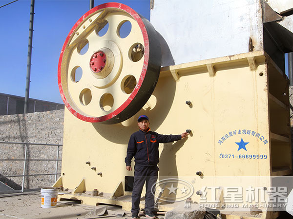 河南紅星技術人員為用戶進行現(xiàn)場指導