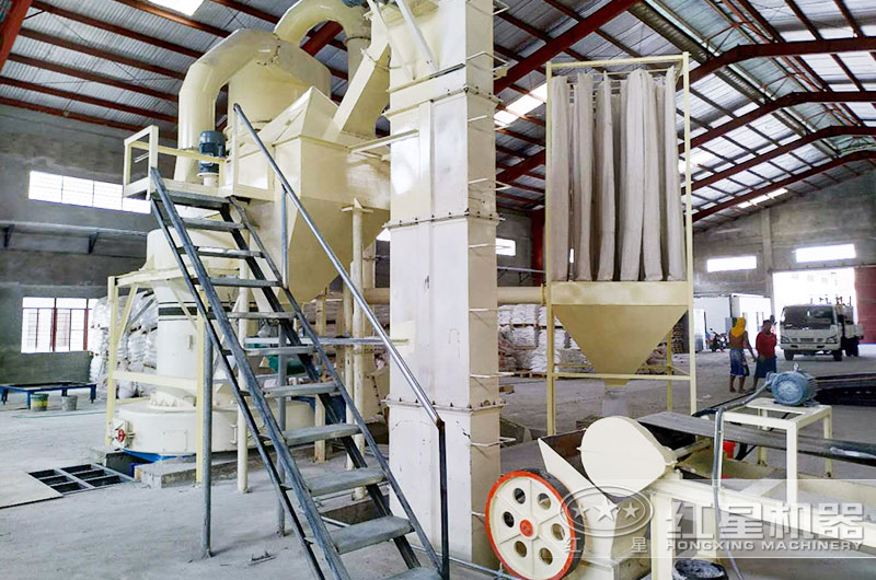 雷蒙磨粉機(jī)設(shè)備型號都有哪些？室內(nèi)雷蒙磨粉生產(chǎn)線廠房高度多少？