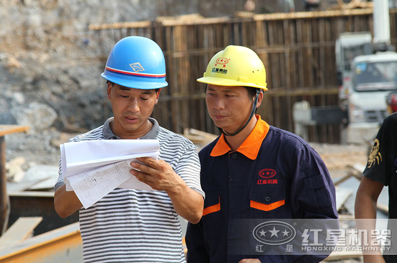 紅星技術(shù)經(jīng)理現(xiàn)場(chǎng)指導(dǎo)用戶(hù)安裝調(diào)試