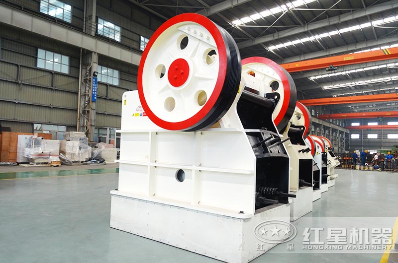 PE900*1200鄂式碎石機(jī)產(chǎn)量大概多少？能破碎水泥塊嗎？