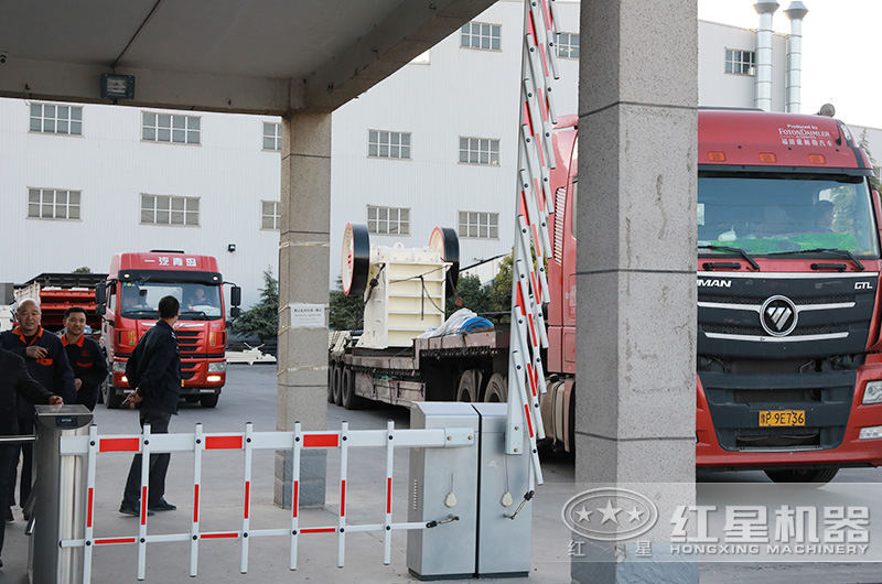 時產(chǎn)30-300噸的石料、石塊碎石機一套多少錢？