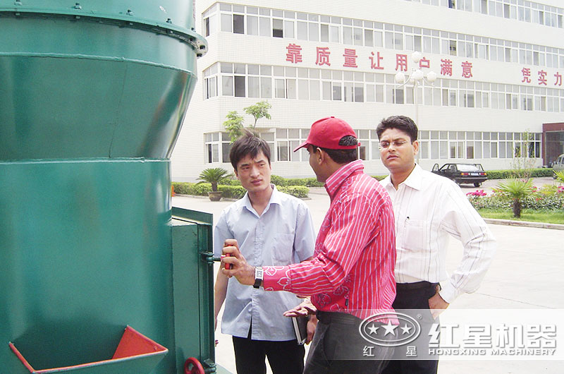 每天10噸的打石粉機器哪兒有？環(huán)保嗎？