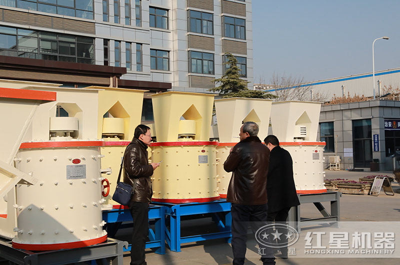 客戶來廠參觀復(fù)合制砂機