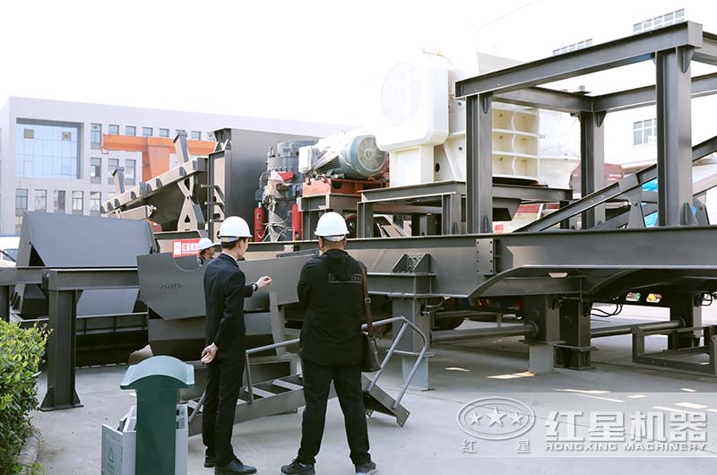 寧夏銀川用戶來廠考察選購碎石機(jī)