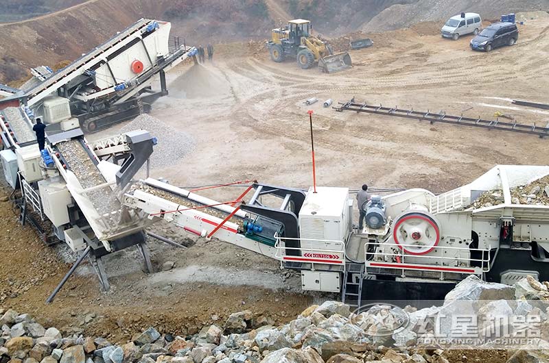 移動破碎設備三機聯(lián)合作業(yè)生產(chǎn)現(xiàn)場