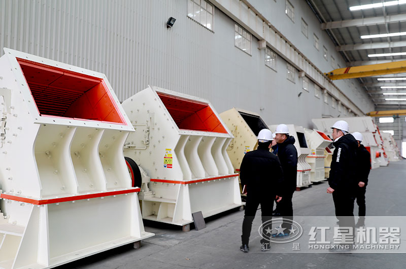 破碎鋼渣用哪種破碎機(jī)好？產(chǎn)量是多少？