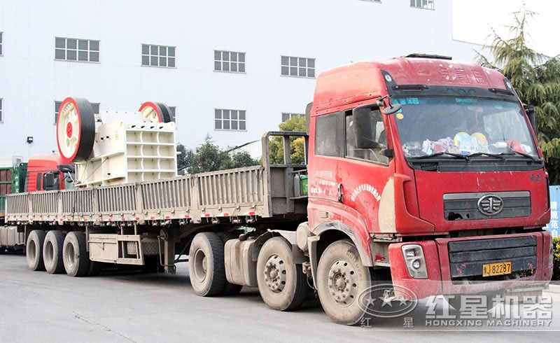 人工破碎混凝土用什么機器？選擇顎破機，大產(chǎn)量，運行可靠