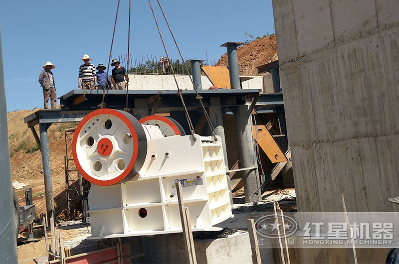 刻沙子石子機(jī)每天的產(chǎn)量多少？開(kāi)辦石子廠合法嗎？