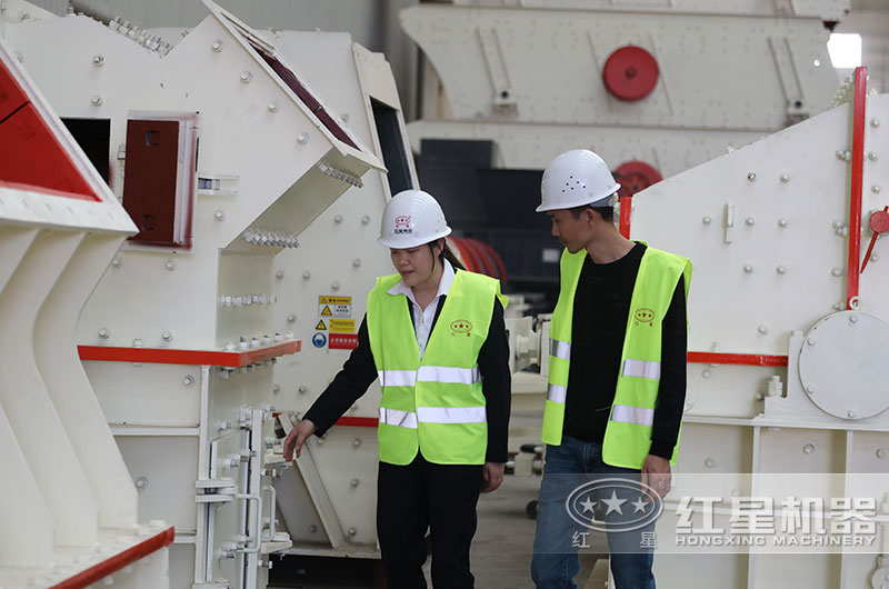 有1萬(wàn)至2萬(wàn)左右的的小型碎石機(jī)嗎？