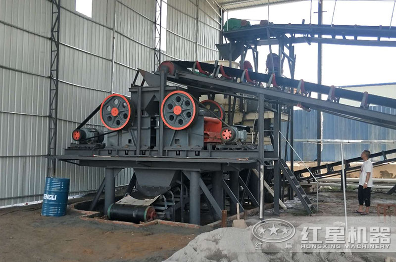 顎式碎裂設備的顎板有什么作用？宜采用哪種材料制作？