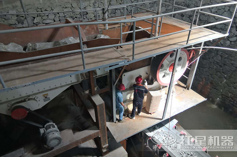 瀝青混凝土用輝綠巖還是玄武巖？鄂式破碎機(jī)碎輝綠巖怎樣？