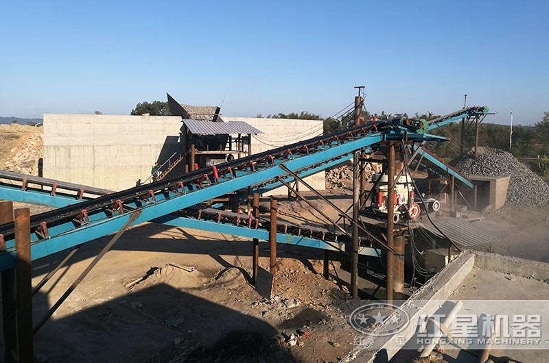 1立方玄武巖出多少噸碎石？哪種玄武巖碎石機(jī)粒型好產(chǎn)量高？