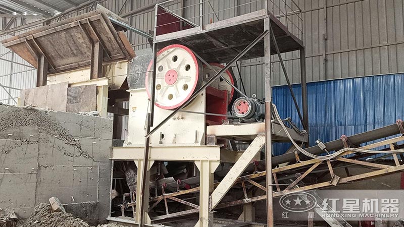 破碎機(jī)250x400自重多少噸？有全自動的嗎